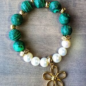 Elegant Green and Gold Beaded Bracelet with Floral Charm